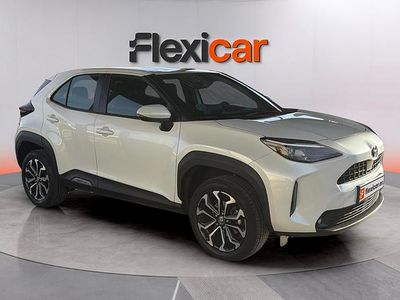 Usado Toyota Yaris Hybrid Active 116 CV (85 kW) 2022 Blanco