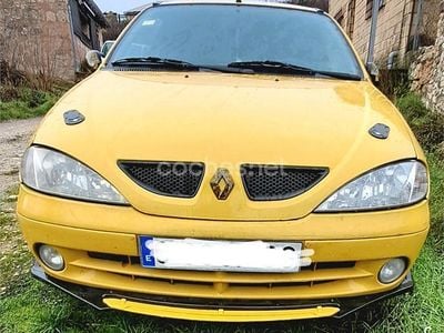 Usado Renault Mégane Coupé 100 CV (73 kW) 2000 Amarillo Coupe