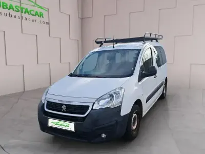 Käytetty Peugeot Partner Tepee Access 75 HP (55 kW) 2018 Valkoinen Tila-auto