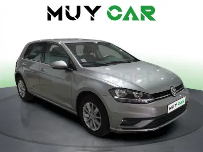 Usado VW Golf VII Business 110 CV (80 kW) 2018 Gris / plata Berlina
