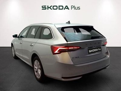 Usado Skoda Octavia Selection 150 CV (110 kW) 2025 Gris / plateado Familiar