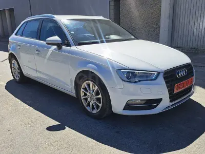 Usado Audi A3 Attraction 110 CV (80 kW) 2016 Blanco Berlina