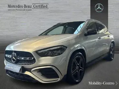 Usado Mercedes GLA200 150 CV (110 kW) 2024 Plata hightech SUV