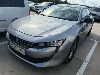 Usado Peugeot 508 Active 130 CV (95 kW) 2022 Gris claro Berlina