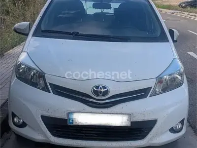 Occasion Toyota Yaris Active 99 ch (72 kW) 2014 Blanc Citadine