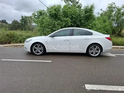 Usado Opel Insignia Sport 160 CV (117 kW) 2012 Blanco Berlina