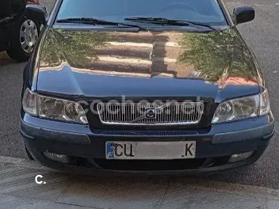 Usado Volvo V40 125 CV (91 kW) 2000 Negro Familiar