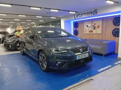 Usado Seat Ibiza FR 115 CV (84 kW) 2025 Gris / plata Utilitario