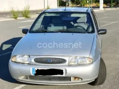 Usado Ford Fiesta 90 CV (66 kW) 1998 Gris / plata Utilitario