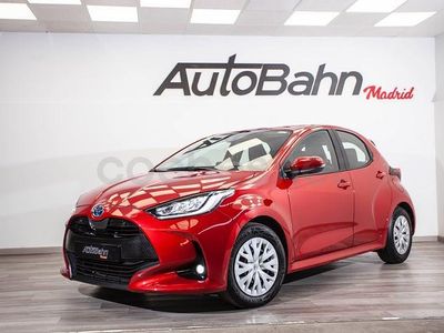 Usado Toyota Yaris Hybrid Business Edition 116 CV (85 kW) 2022 Rojo Berlina