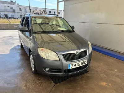 Usado Skoda Fabia 70 CV (51 kW) 2008 Gris / plata Familiar