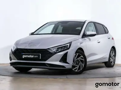 Usado Hyundai i20 80 CV (58 kW) 2025 Gris Utilitario