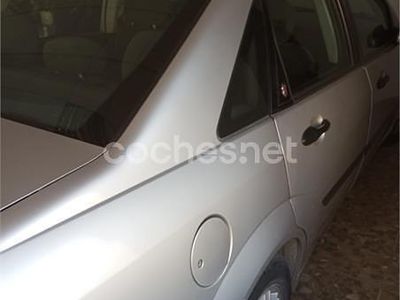 Gris / plata Usado 1999 Ford Focus Ghia Berlina | 2500 €
