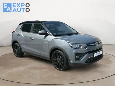 Usado SsangYong Tivoli 163 CV (119 kW) 2021 Gris / plata SUV