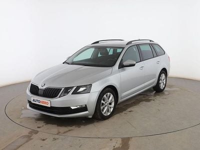 Gris Usado 2018 Skoda Octavia Ambition Familiar | 11.999 € (Precio justo)