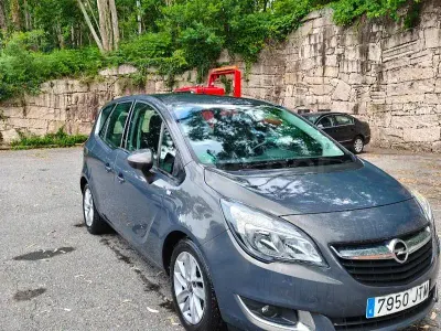Usado Opel Meriva Excellence 110 CV (80 kW) 2016 Beige Monovolumen