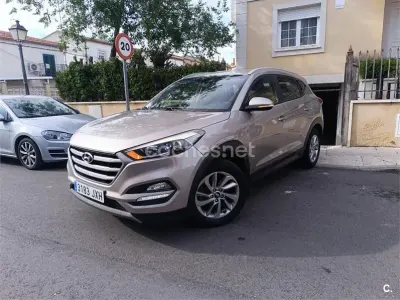 Käytetty Hyundai Tucson 115 HP (84 kW) 2017 Punainen Katumaasturi