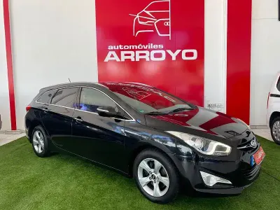 Usado Hyundai i40 115 CV (84 kW) 2012 Negro Familiar