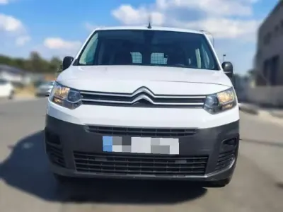 Usado Citroën Berlingo Live 102 CV (75 kW) 2023 Blanco Monovolumen