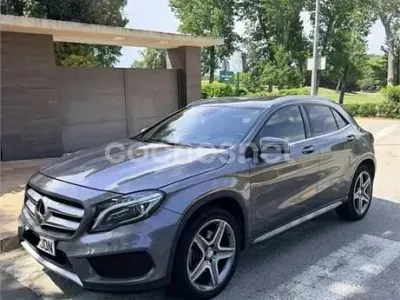 Usado Mercedes GLA220 AMG line 170 CV (125 kW) 2015 Gris / plata SUV