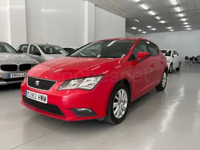 Usado Seat Leon Reference 105 CV (77 kW) 2014 Rojo Berlina