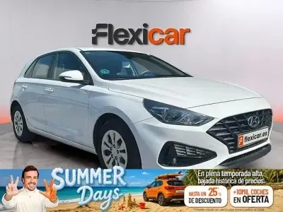 Usado Hyundai i30 120 CV (88 kW) 2022 Blanco Berlina