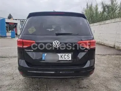 Usado VW Touran Advance 115 CV (84 kW) 2017 Negro Monovolumen