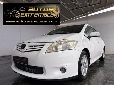 Usado Toyota Auris Active 90 CV (66 kW) 2012 Blanco Berlina