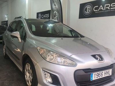 Usado Peugeot 308 SW Access 112 CV (82 kW) 2011 Gris / plata Familiar