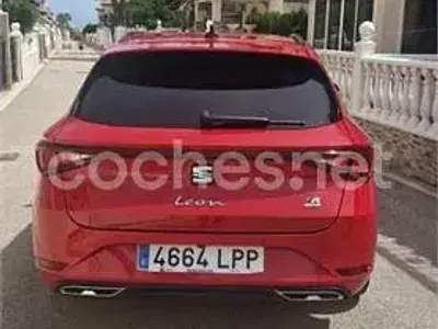 Usado Seat Leon FR 204 CV (150 kW) 2021 Rojo Familiar