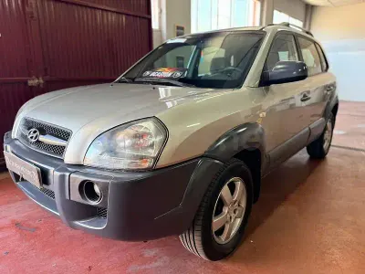 Usado Hyundai Tucson Comfort 112 CV (82 kW) 2005 Gris / plata SUV