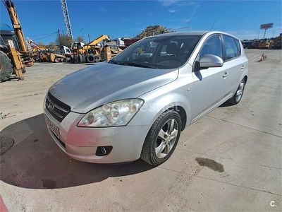 Gris / plata Usado 2009 Kia Ceed Active Utilitario | 2500 €