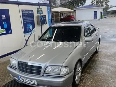 Usado Mercedes C200 102 CV (75 kW) 1999 Gris / plata Berlina