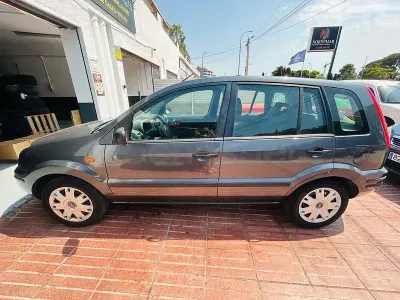 Usado Ford Fusion Trend 80 CV (58 kW) 2002 Azul Utilitario