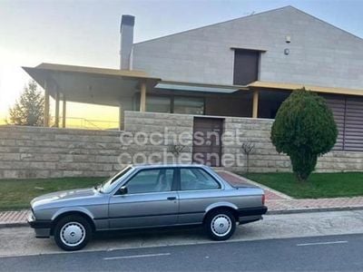 Usado BMW 318 115 CV (84 kW) 1989 Gris / plata Berlina