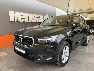 Begagnad Volvo XC40 Momentum 129 HK (94 kW) 2021 Svart SUV