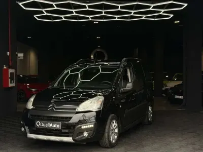 Usado Citroën Berlingo Feel 100 CV (73 kW) 2017 Negro Monovolumen