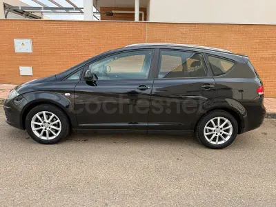 Usado Seat Altea Reference 105 CV (77 kW) 2012 Negro Monovolumen