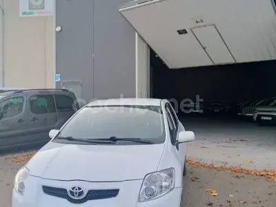 Usado Toyota Auris Luna 124 CV (91 kW) 2008 Blanco Utilitario