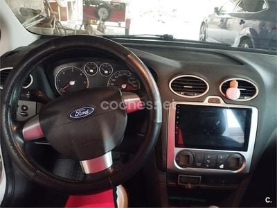 Blanco Usado 2007 Ford Focus Berlina | 2900 € (Precio justo)