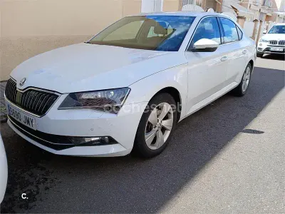 Usado Skoda Superb Ambition 150 CV (110 kW) 2016 Blanco Berlina
