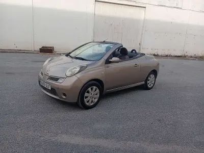 Usado Nissan Micra C+C Acenta 88 CV (64 kW) 2009 Marrón Descapotable