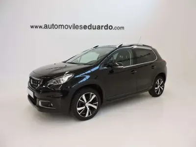 Usado Peugeot 2008 Allure 120 CV (88 kW) 2017 Negro SUV