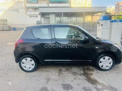 Usado Suzuki Swift GL 92 CV (67 kW) 2007 Negro Utilitario