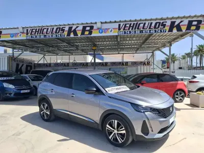 Usado Peugeot 3008 Allure 131 CV (96 kW) 2023 Gris SUV