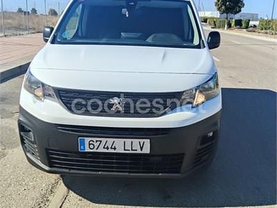 Usado Peugeot Partner Tepee Active 100 CV (73 kW) 2016 Blanco Monovolumen