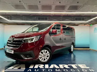Usado Renault Trafic Equilibre 150 CV (110 kW) 2023 Granate Monovolumen