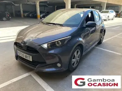Usado Toyota Yaris Active 116 CV (85 kW) 2025 Gris Utilitario