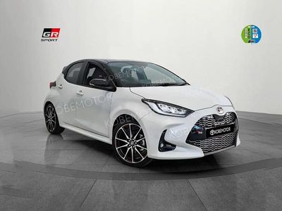 Blanco Nuevo 2025 Toyota Yaris Hybrid Plus | 25.790 € (Precio justo)