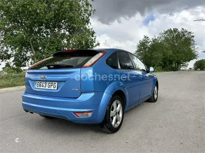 Używany Ford Focus Titanium 109 KM (80 kW) 2011 Niebieski Sedan/Limuzyna